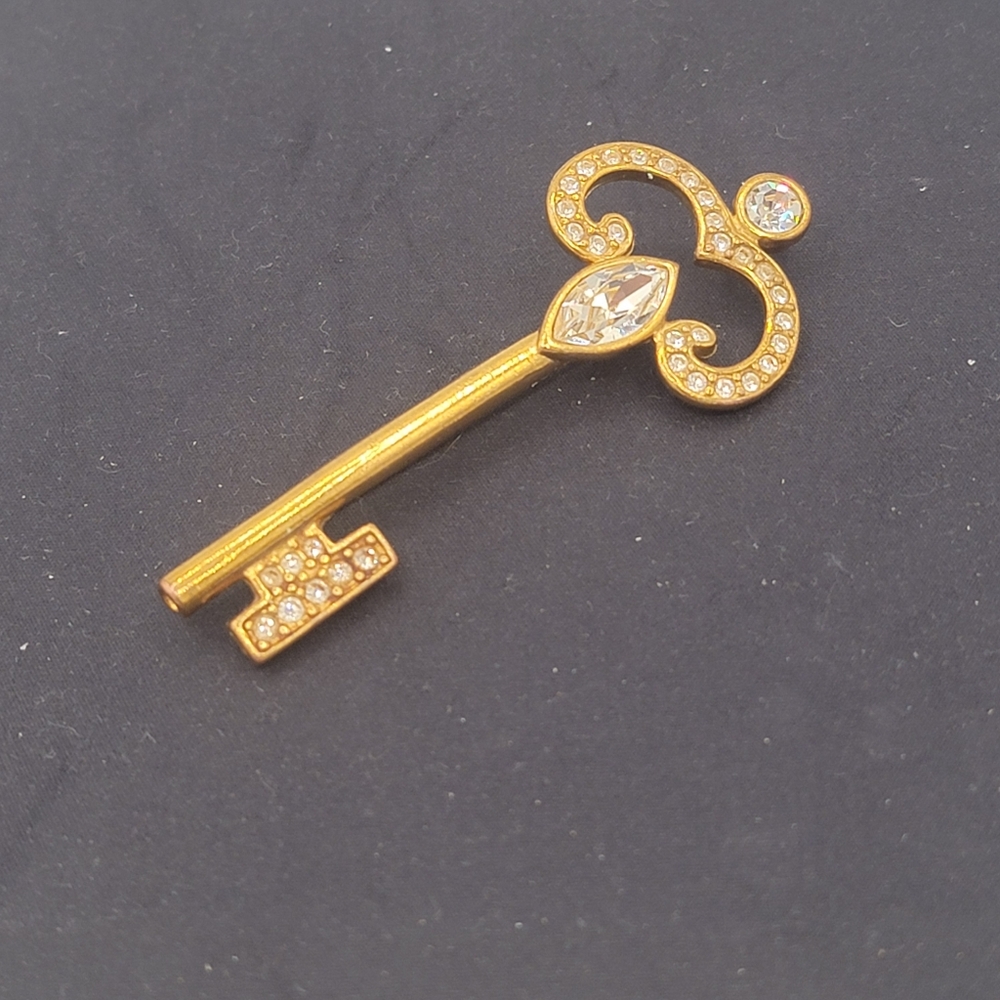 Signed Napier Goldtone Clear Rhinestone Key Brooch
